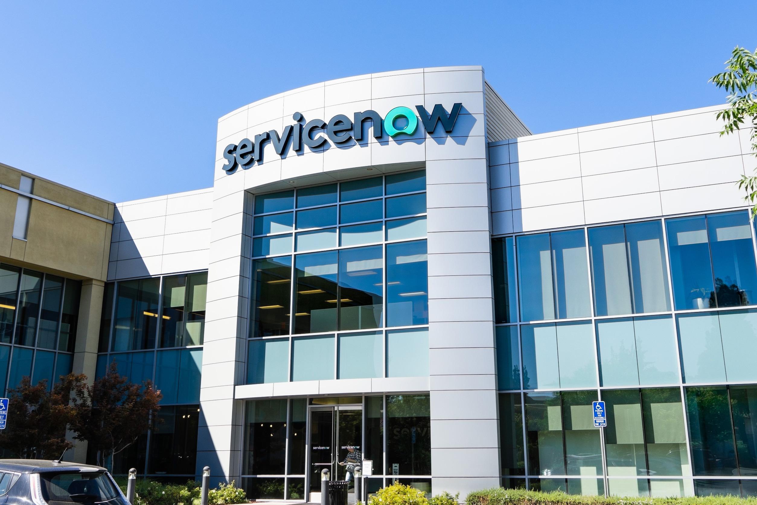 ServiceNow stock price dived after earnings: buy the dip or sell the rip?